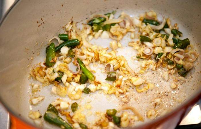Рецепт Тайский суп на основе кокосового молока и креветок шаг-7