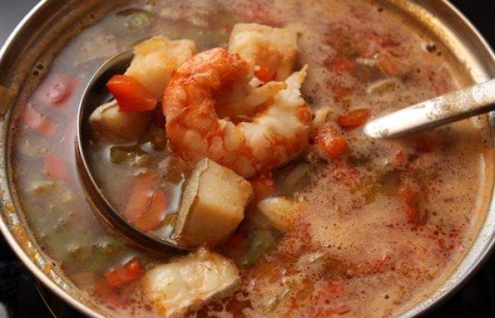 Рецепт Томатный рыбный суп с креветками шаг-8