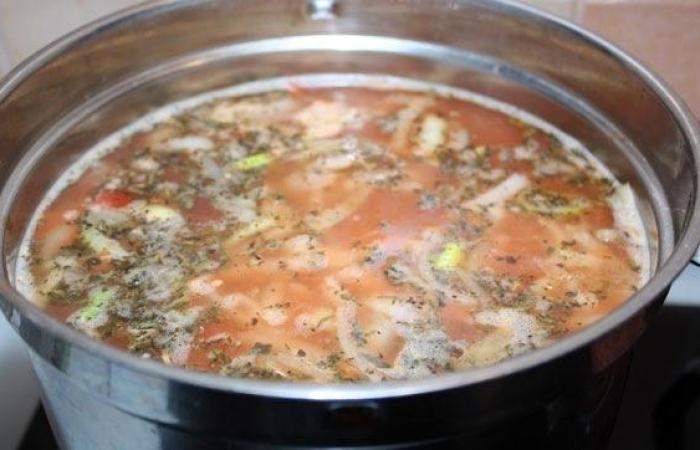 Рецепт Томатный суп с лапшой  шаг-4