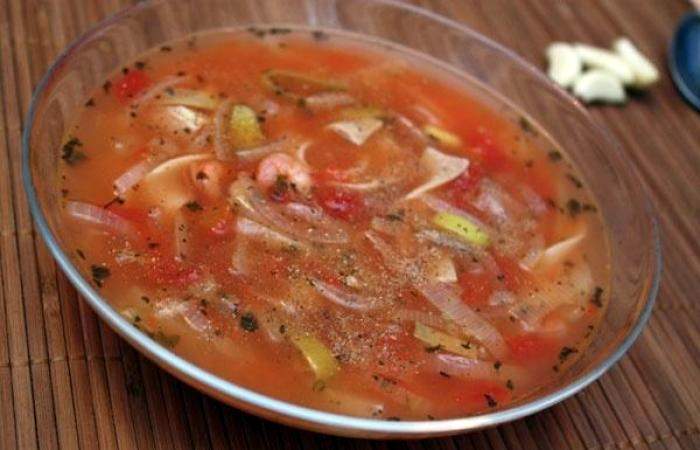 Рецепт Томатный суп с лапшой шаг-5