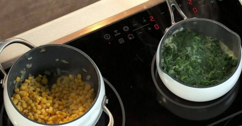 Рецепт Двойной суп из кукурузы и шпината с гречневой лапшой шаг-1