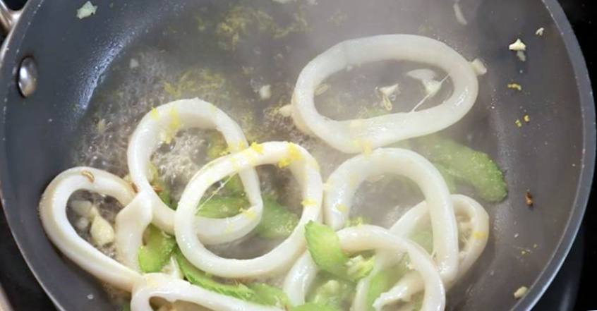 Рецепт Двойной суп из кукурузы и шпината с гречневой лапшой  шаг-4