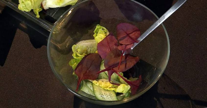 Рецепт Гаспачо с зеленым салатом  шаг-4