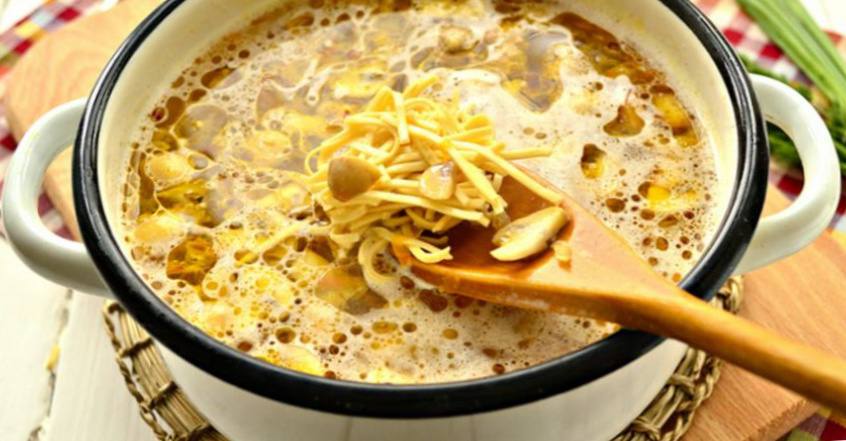 Рецепт Грибной суп-лапша на курином бульоне шаг-3