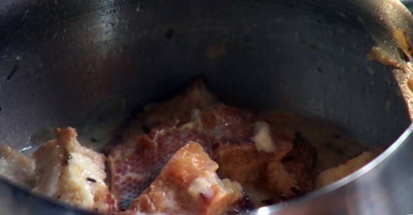 Рецепт Хлебный крем-суп с грудинкой и перловой крупой шаг-5