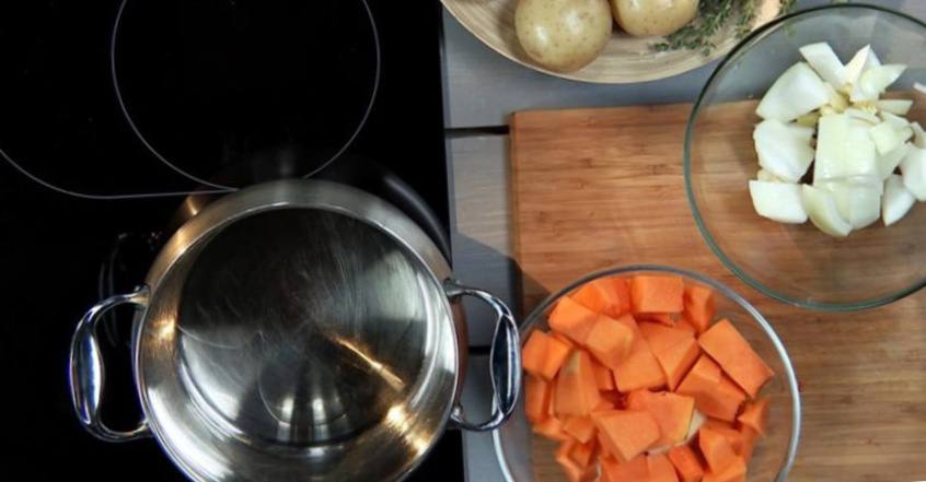Рецепт Картофельный крем-суп с льняным маслом  шаг-2