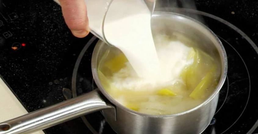 Рецепт Картофельный крем-суп со сливками шаг-5