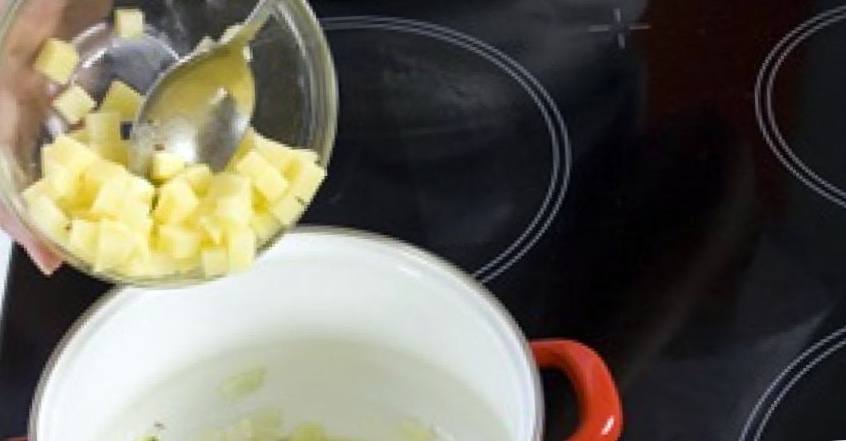 Рецепт Картофельный суп с молоком  шаг-2
