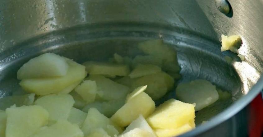 Рецепт Крем-суп из кабачков с картофельными клёцками шаг-1