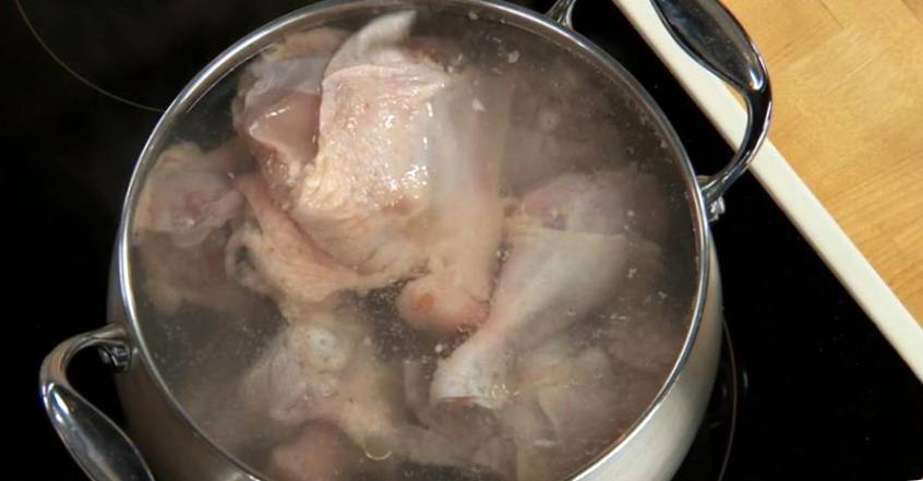 Рецепт Куриный суп с лапшой и овощами шаг-1