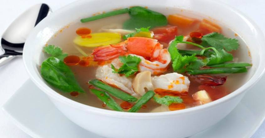 Рецепт Острый суп Том Ям с креветками и зеленью шаг-1