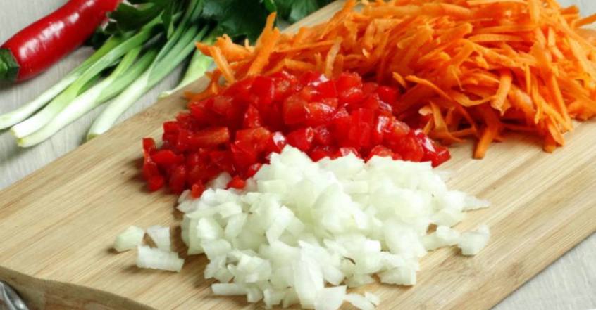 Рецепт Острый суп с рисом и томатной пастой шаг-1