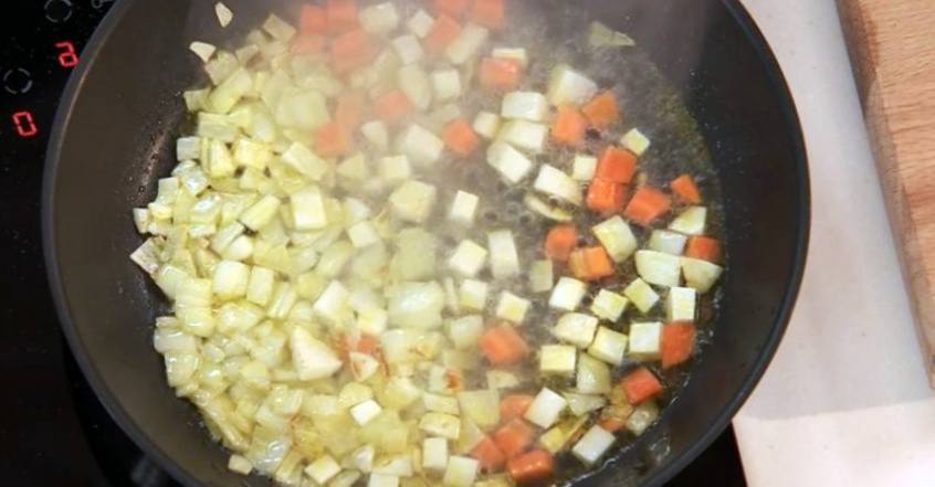 Рецепт Разноцветный суп с пангасиусом и тилапией  шаг-2