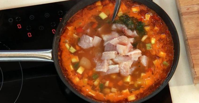 Рецепт Разноцветный суп с пангасиусом и тилапией шаг-7