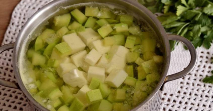 Рецепт Сырный суп-пюре с кабачком  шаг-2