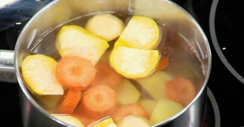 Рецепт Сырный суп шаг-1
