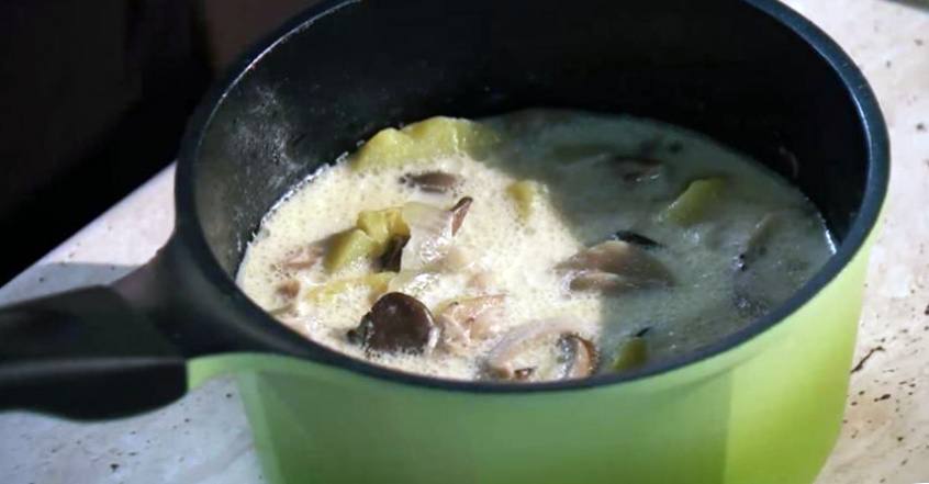 Рецепт Сырный суп с грибами  шаг-2