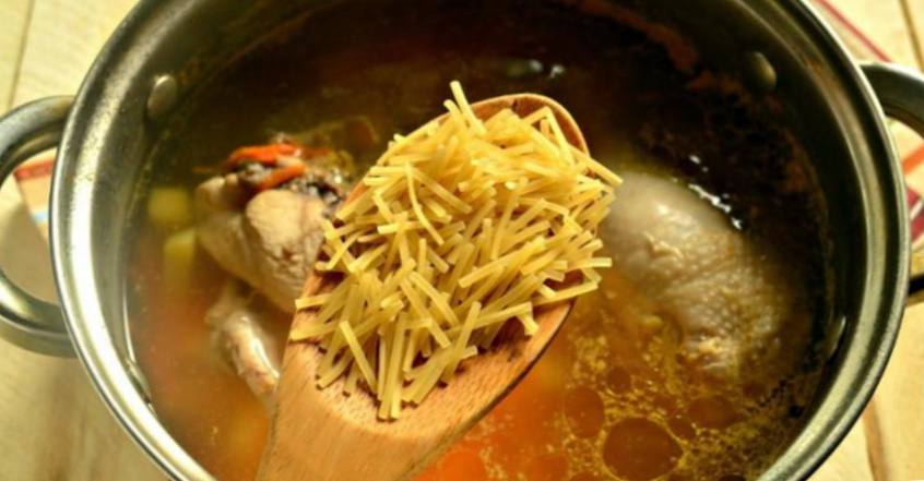 Рецепт Сырный суп с курицей шаг-3
