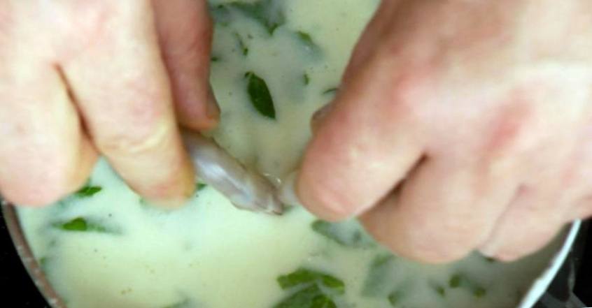 Рецепт Суп из голубого сыра с креветками  шаг-4