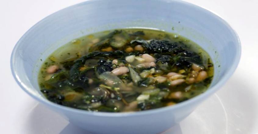Рецепт Суп из шпината с фасолью шаг-3