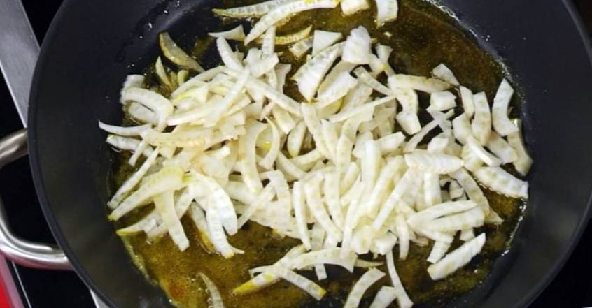 Рецепт Суп карри из тунца с кускусом и фенхелем  шаг-2