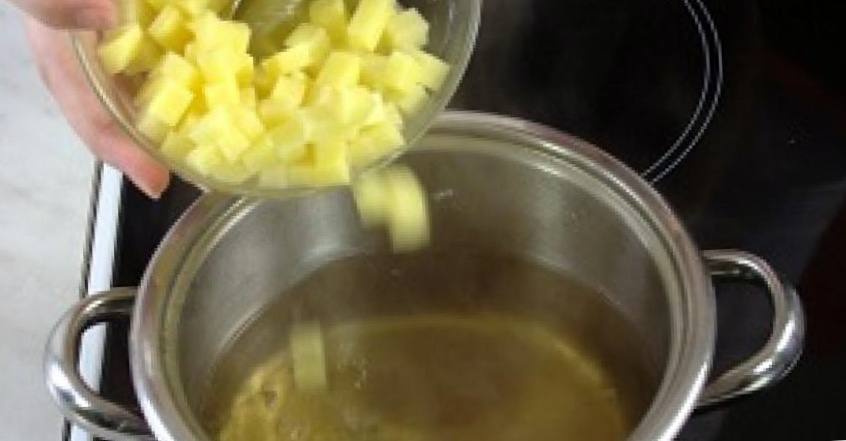 Рецепт Суп картофельный с галушками шаг-1