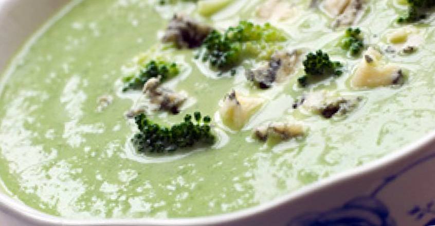 Рецепт Суп с брокколи и сыром с плесенью шаг-1