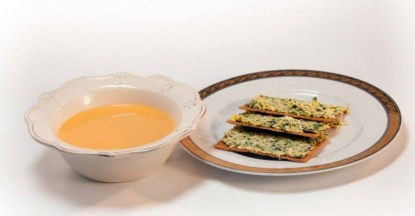 Рецепт Томатный крем-суп и тосты со шпинатной пастой шаг-5
