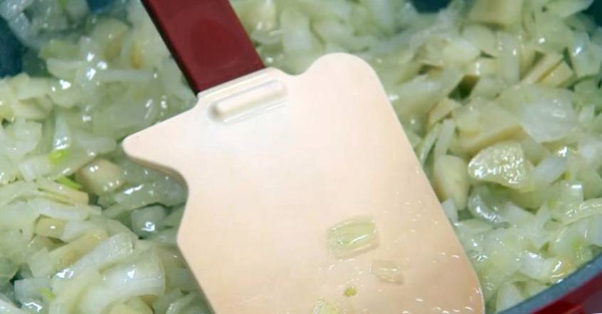 Рецепт Томатный крем-суп и тосты со шпинатной пастой  шаг-2