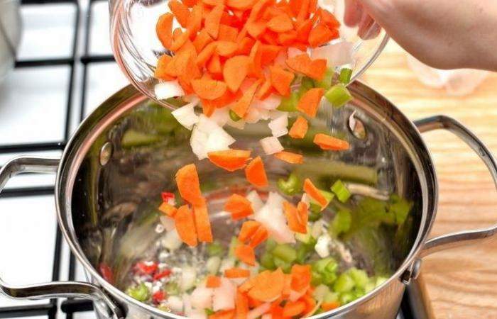 Рецепт Овощной суп с перловой крупой шаг-1