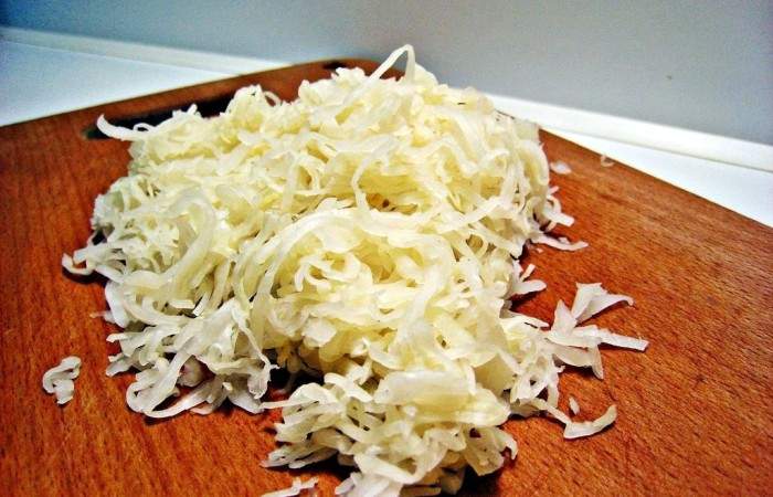 Рецепт Закусочный салат с квашеной капустой, картофелем и грибами  шаг-2