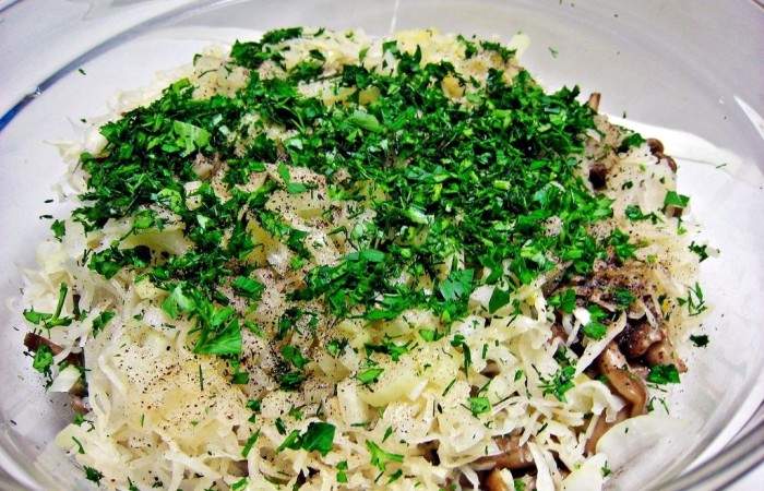 Рецепт Закусочный салат с квашеной капустой, картофелем и грибами шаг-7