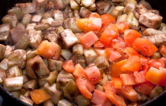 Рецепт Жареные баклажаны с помидорами шаг-3