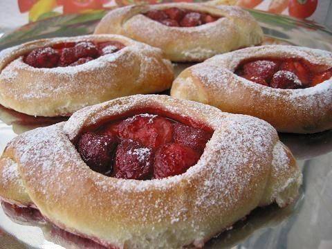 Рецепт Булочки с клубникой Готовим Выпечка Булочки с клубникой
