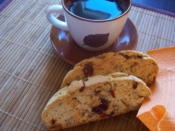 Рецепт Чайные сухарики с вишней и орехами шаг-1