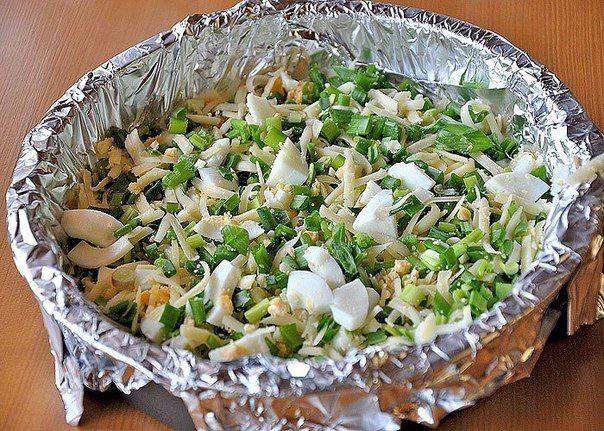 Рецепт Кефирный пирог с сыром, зеленью и яйцом  шаг-4