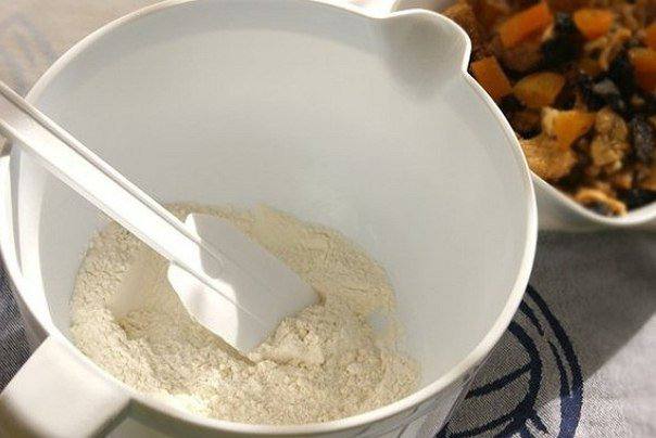 Рецепт Кекс с орехами, сухофруктами и цукатами шаг-1