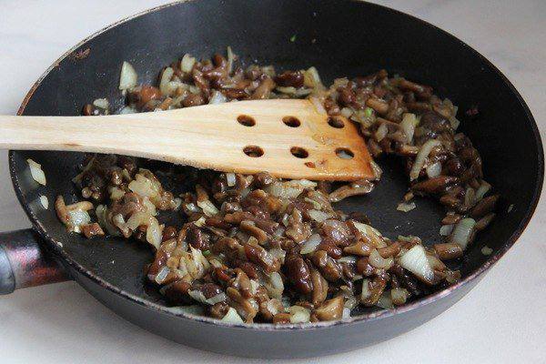 Рецепт Киш с грибами и помидорами  шаг-2