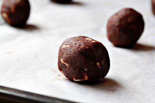Рецепт Печенье с орехами и белым шоколадом шаг-7