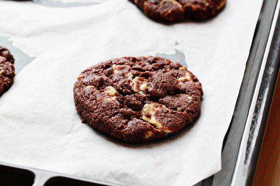 Рецепт Печенье с орехами и белым шоколадом шаг-8