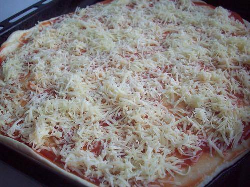 Рецепт Пицца «Три сыра» с грибами шаг-7