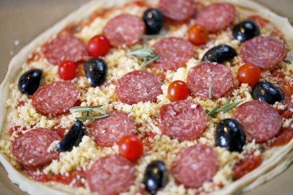 Рецепт Пицца с салями шаг-1