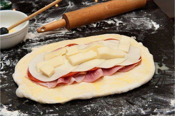Рецепт Пицца стромболли с ветчиной и сыром шаг-1