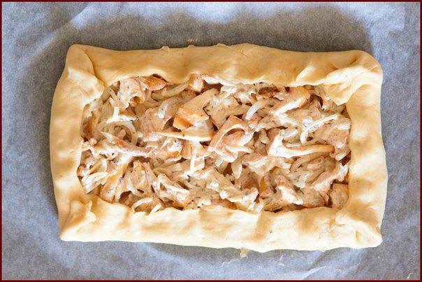 Рецепт Пирог с грибами, сметаной и сыром  шаг-4