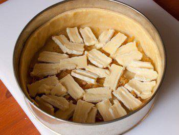 Рецепт Пирог с сыром бри и ветчиной  шаг-4