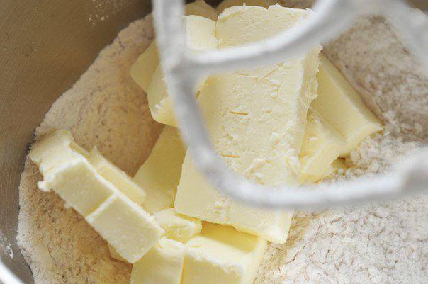 Рецепт Сдобные булочки с сыром и укропом шаг-1