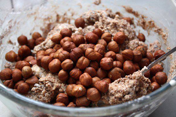 Рецепт Шоколадные бискотти с фундуком шаг-3