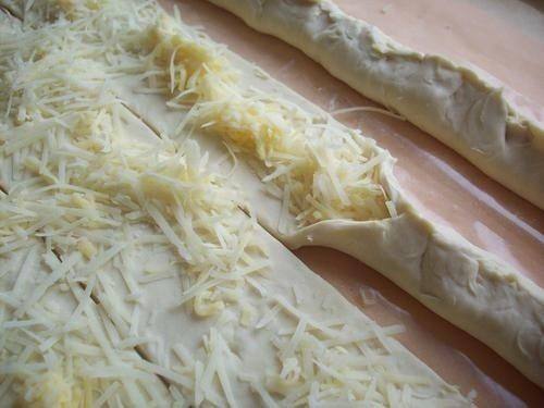 Рецепт Слоеный пирог с сыром  шаг-4