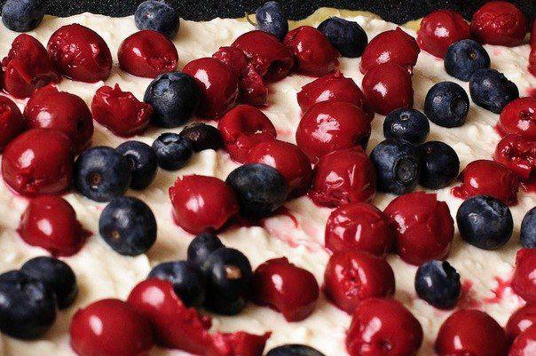 Рецепт Творожно-ягодный пирог шаг-7