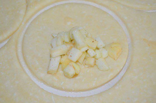 Рецепт Яблочные пирожки из сырного теста  шаг-4